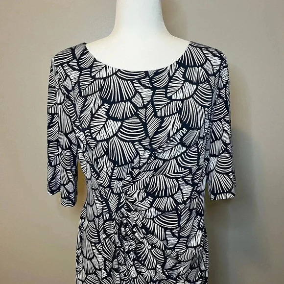 Connected Apparel 1/2 Sleeve Wrap  Dress - Picture 6 of 10